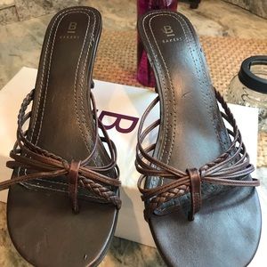Bakers low heel dress sandal
Size 8